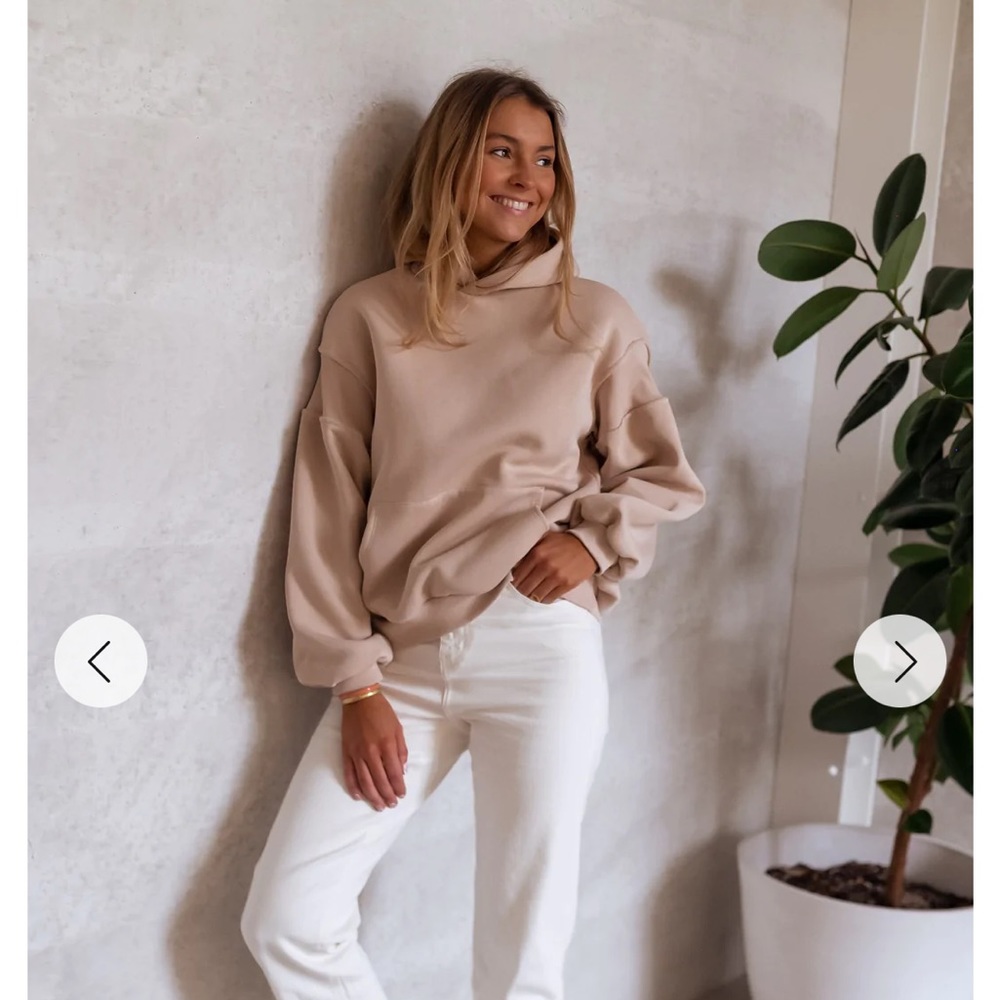 sweatshirt with hood, detailed shoulders, beige, size Small / Medium